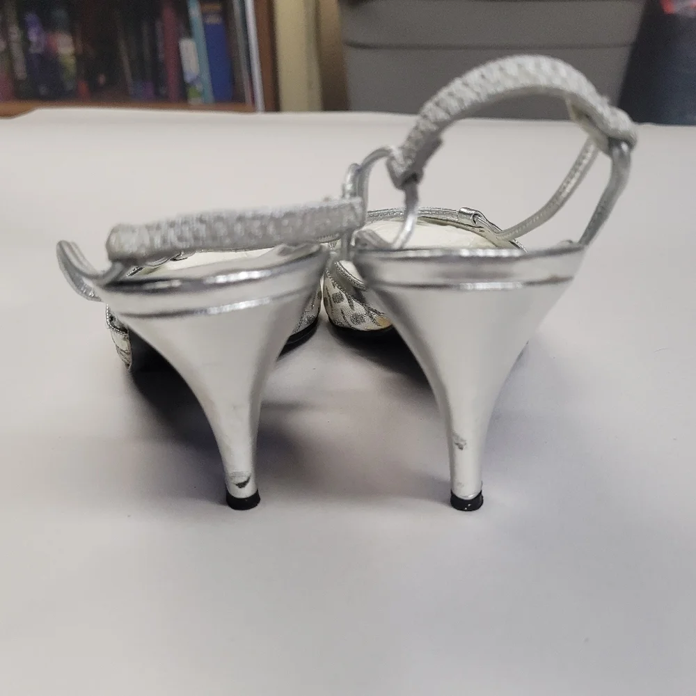 VINTAGE 90's Jacques Levine Silver Sheer Rhythm Kitten Heel Slingback Size 6 1/2
